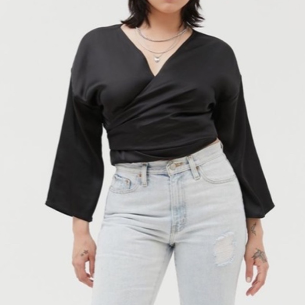 UO Nicole Satin Tie-Front Nylon Boho Top - Picture 6 of 9